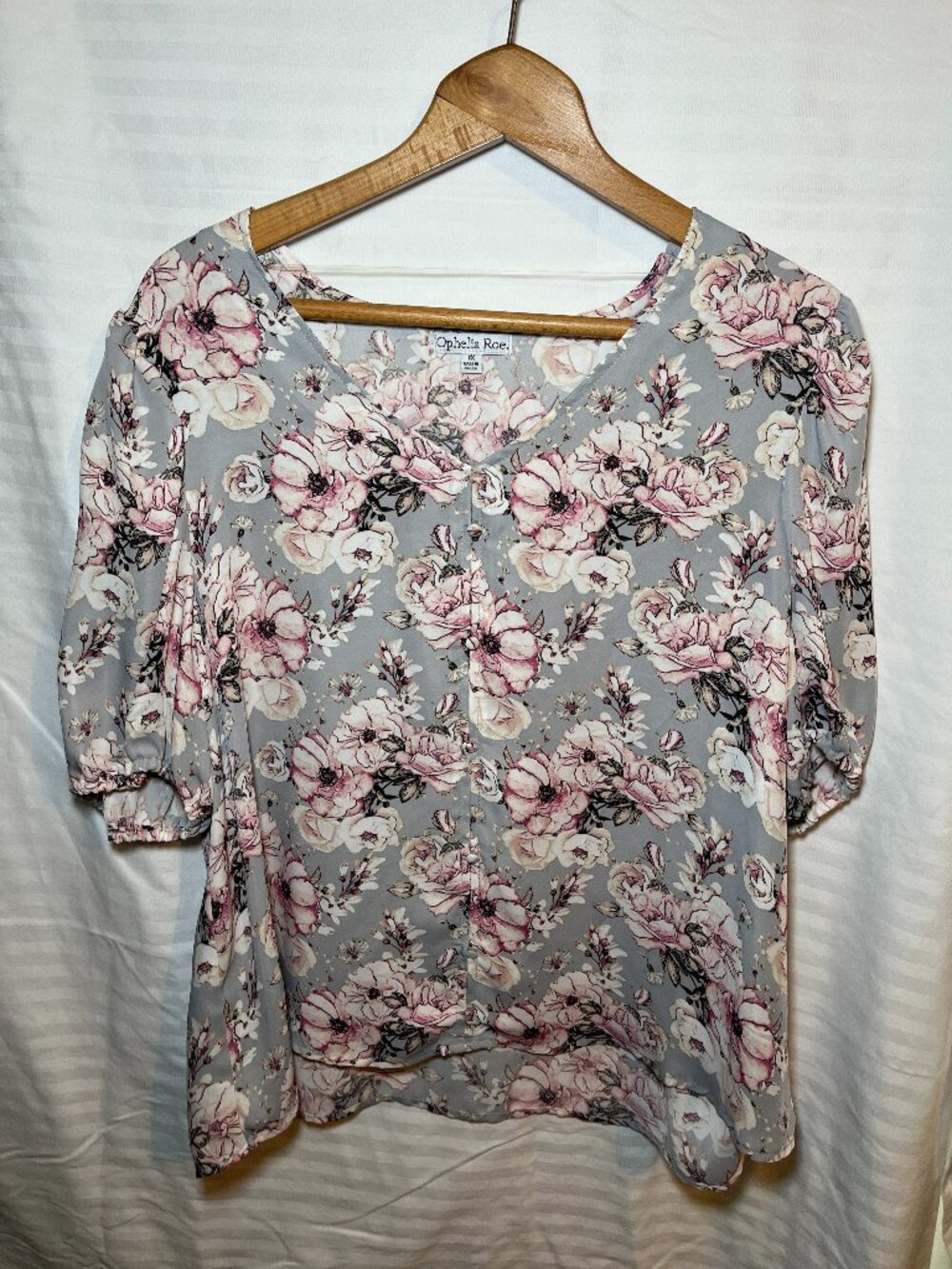 Ophelia Roe Floral Blouse 1X Gray Pink Flowy Lightweight Top